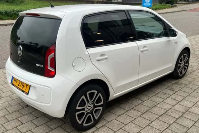 Volkswagen Up! (2016) thumbnail 3