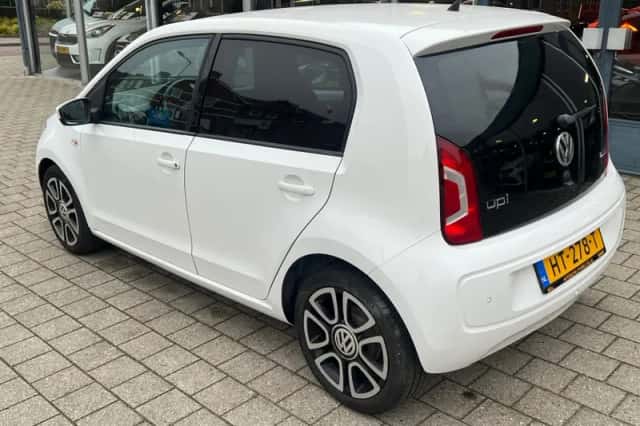 Volkswagen Up! (2016) thumbnail 4