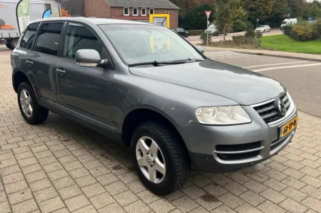 Volkswagen Touareg (2007) thumbnail 2