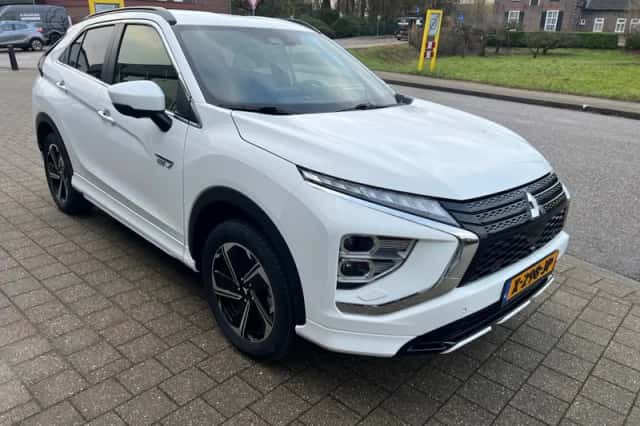 Mitsubishi Eclipse Cross (2023) thumbnail 2