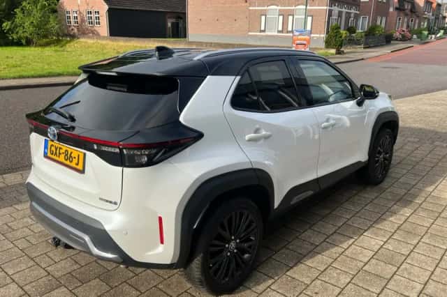 Toyota Yaris (2022) thumbnail 3