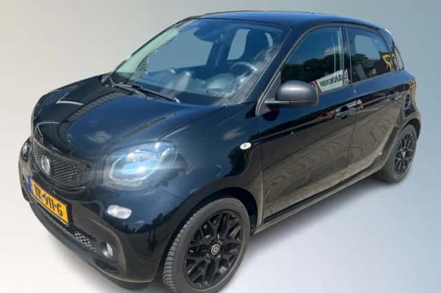 Smart ForFour (2018) thumbnail 1