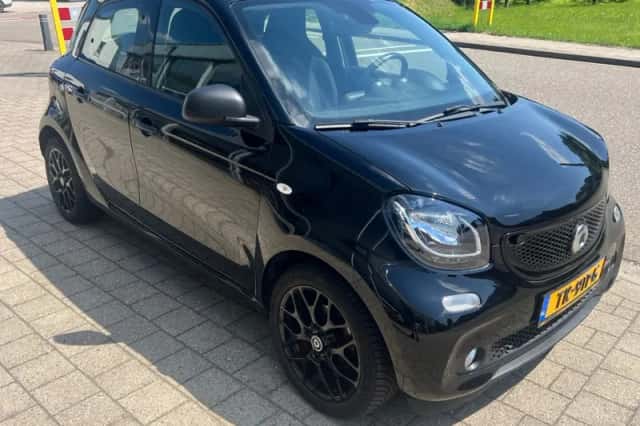 Smart ForFour (2018) thumbnail 2