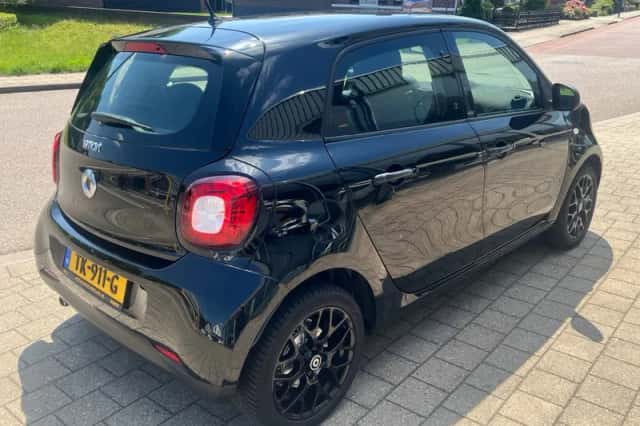 Smart ForFour (2018) thumbnail 3