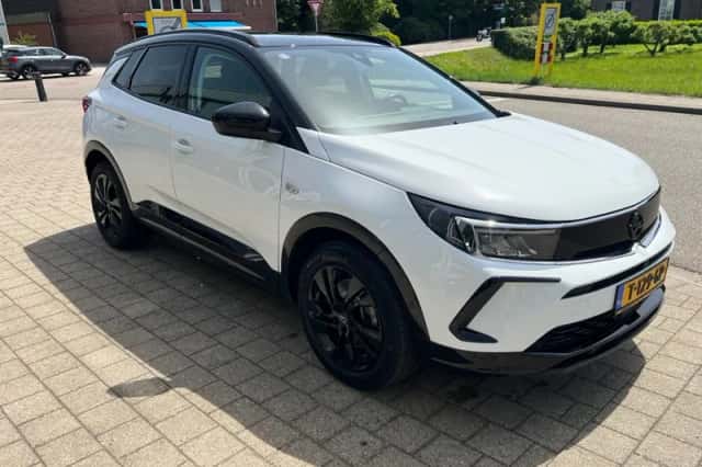 Opel Grandland (2023) thumbnail 2