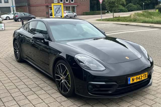 Porsche Panamera (2020) thumbnail 2