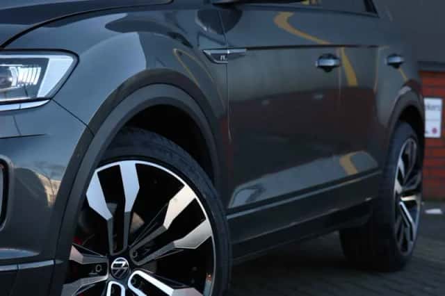 Volkswagen T-Roc (2019) thumbnail 2