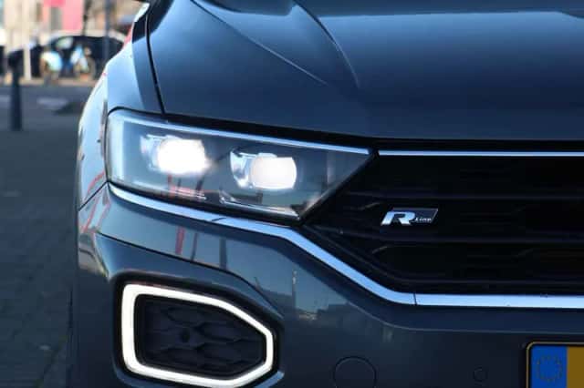 Volkswagen T-Roc (2019) thumbnail 5