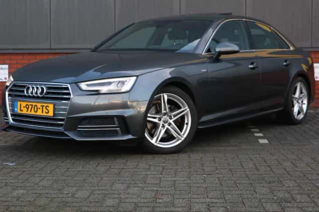 Audi A4 (2017) thumbnail 2