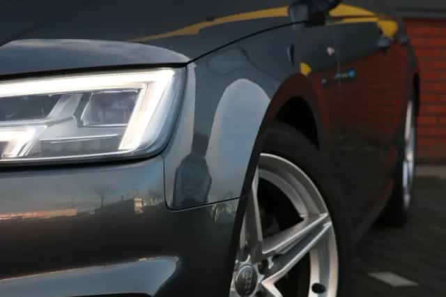 Audi A4 (2017) thumbnail 3