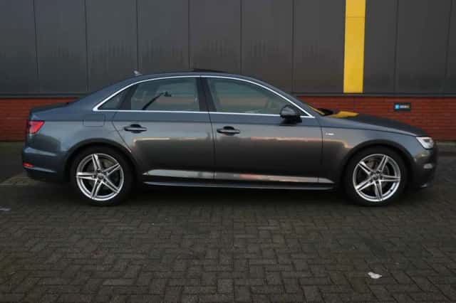 Audi A4 (2017) thumbnail 4