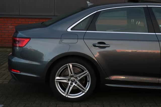 Audi A4 (2017) thumbnail 6