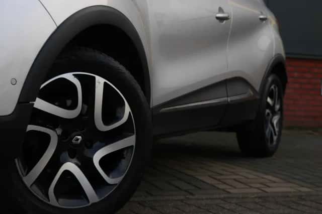 Renault Captur (2017) thumbnail 2