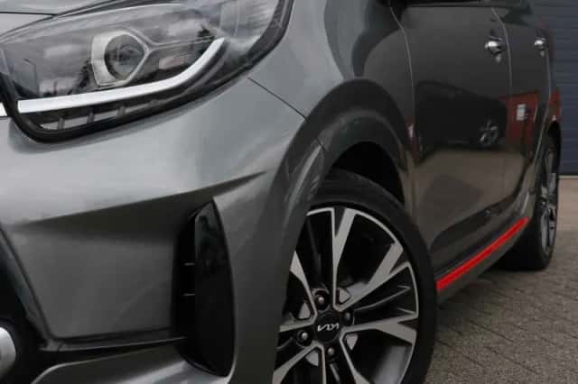 Kia Picanto (2023) thumbnail 2