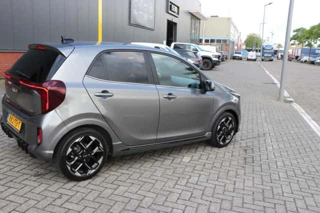 Kia Picanto (2024) thumbnail 3