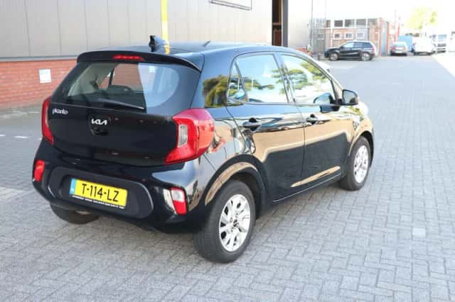 Kia Picanto (2023) thumbnail 2