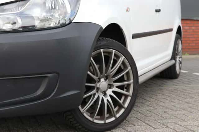 Volkswagen Caddy (2012) thumbnail 2