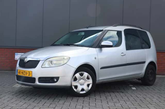 Škoda Roomster (2009) thumbnail 1
