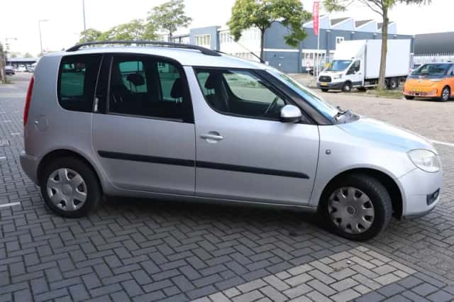 Škoda Roomster (2009) thumbnail 6