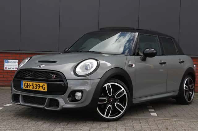 MINI Cooper (2015) thumbnail 1