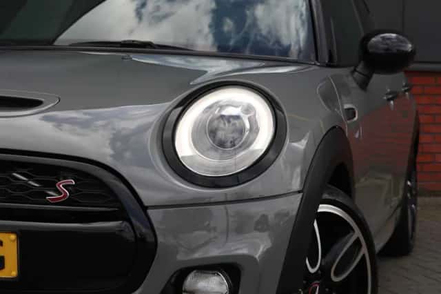 MINI Cooper (2015) thumbnail 2