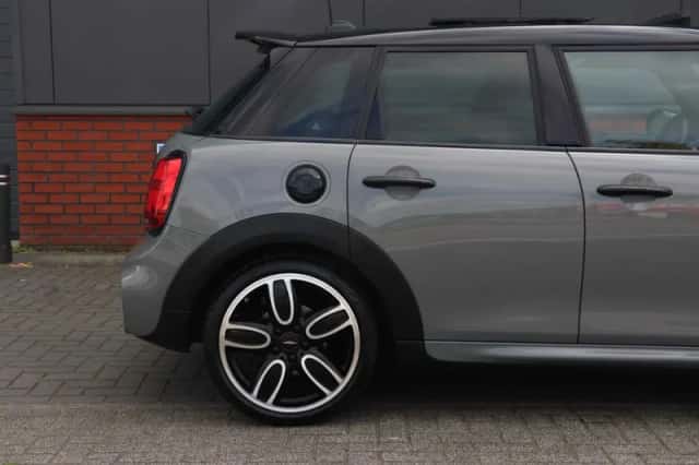 MINI Cooper (2015) thumbnail 5