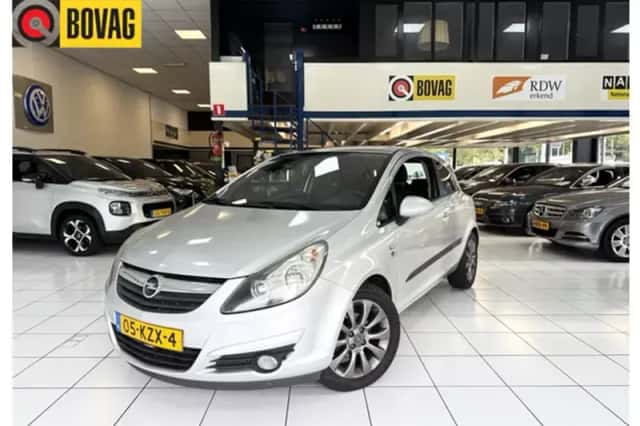 Opel Corsa (2010) thumbnail 1