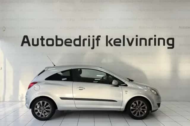 Opel Corsa (2010) thumbnail 5