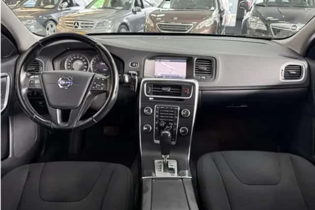 Volvo V60 (2012) thumbnail 4
