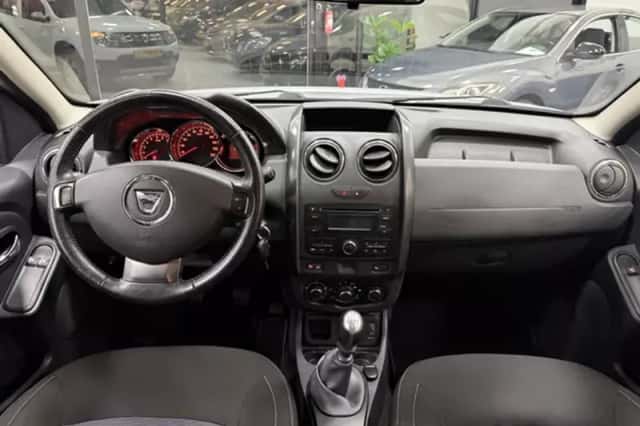 Dacia Duster (2016) thumbnail 4