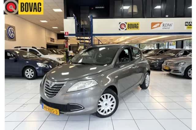Lancia Ypsilon (2011) thumbnail 1