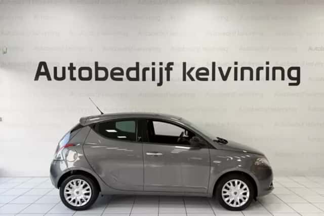 Lancia Ypsilon (2011) thumbnail 5