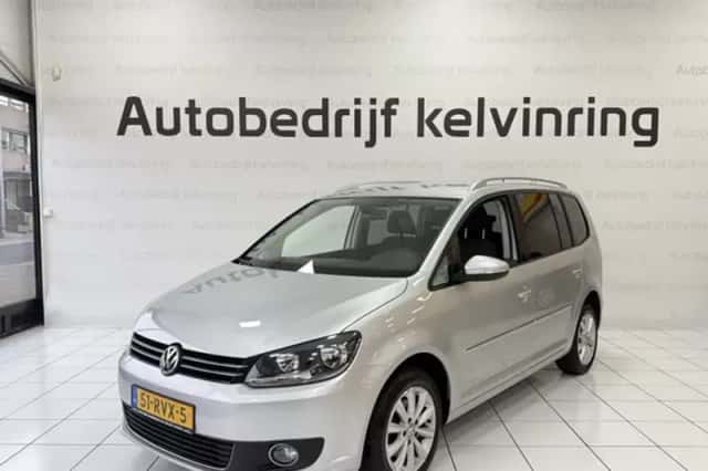 Volkswagen Touran (2011) thumbnail 2