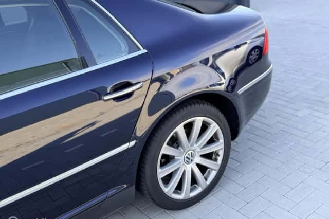 Volkswagen Phaeton (2009) thumbnail 3