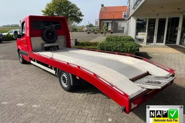 Volkswagen Crafter (2009) thumbnail 2