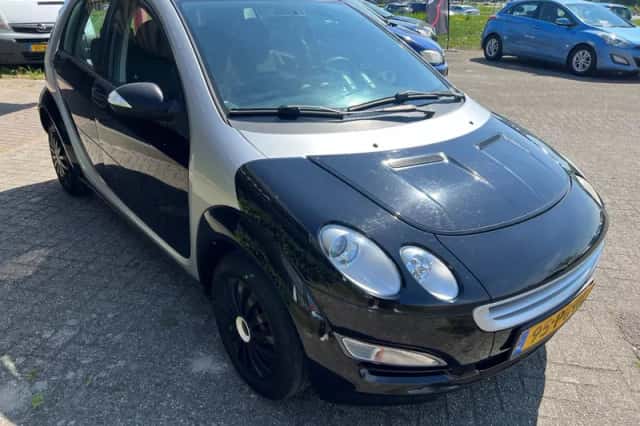 Smart ForFour (2004) thumbnail 2