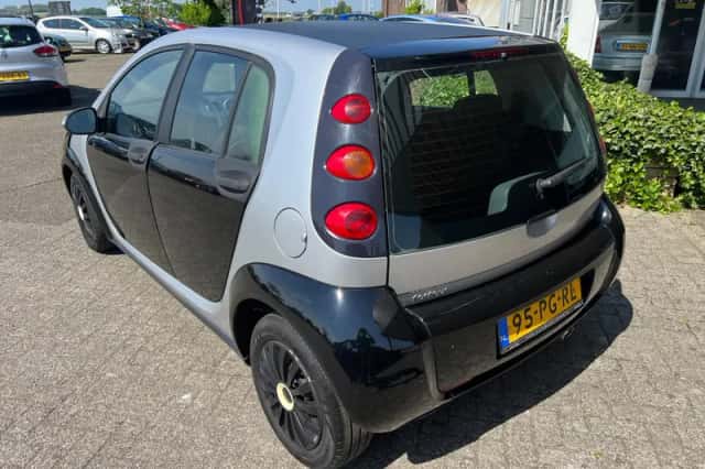 Smart ForFour (2004) thumbnail 4