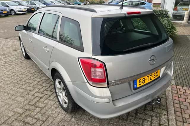 Opel Astra (2007) thumbnail 3