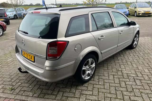 Opel Astra (2007) thumbnail 4