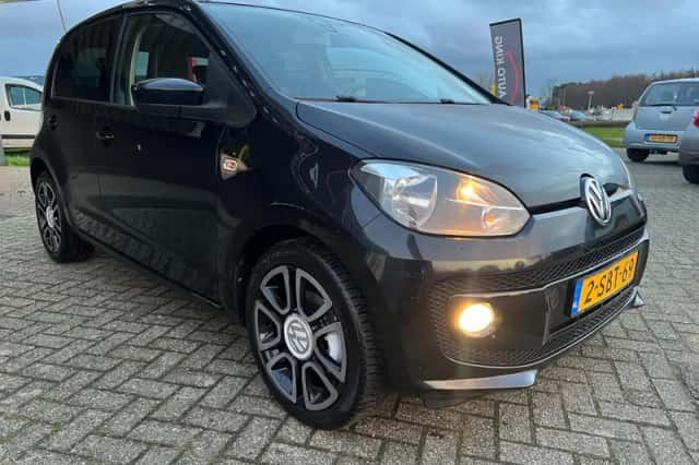 Volkswagen Up! (2013) thumbnail 2