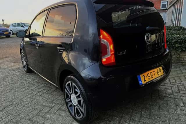 Volkswagen Up! (2013) thumbnail 4