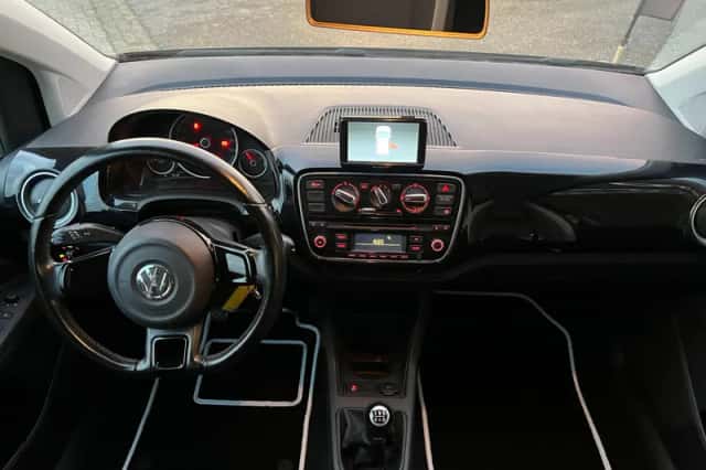 Volkswagen Up! (2013) thumbnail 6