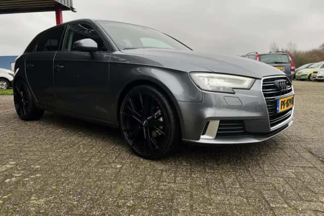 Audi A3 (2017) thumbnail 2