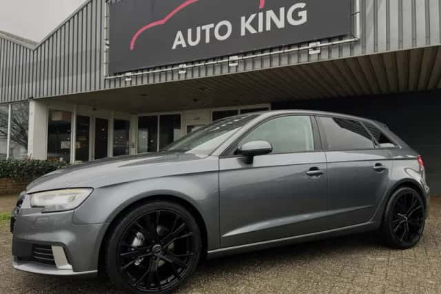 Audi A3 (2017) thumbnail 3