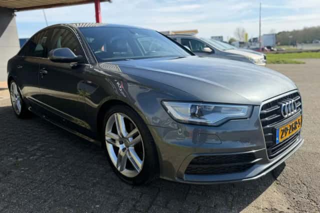 Audi A6 (2012) thumbnail 2