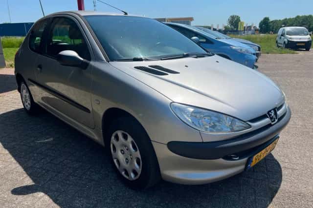 Peugeot 206 (2004) thumbnail 2