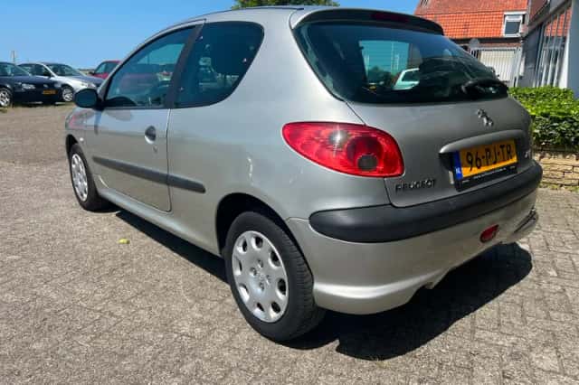 Peugeot 206 (2004) thumbnail 4