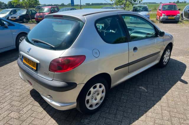 Peugeot 206 (2004) thumbnail 5