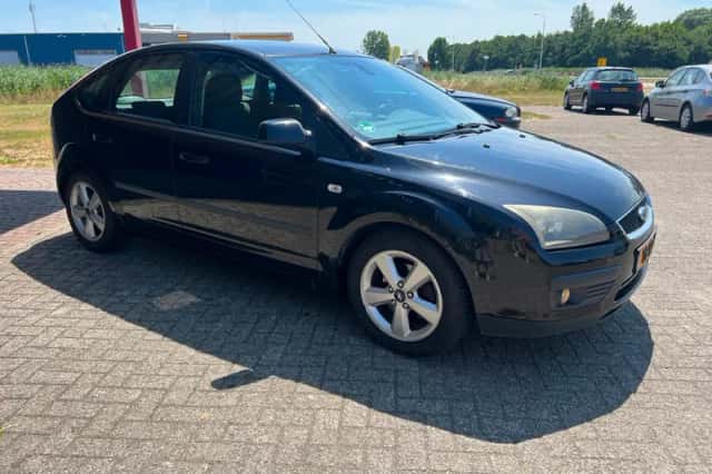 Ford Focus (2005) thumbnail 2