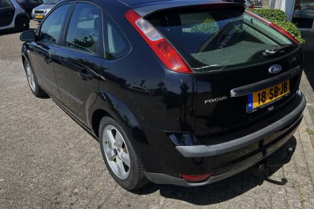 Ford Focus (2005) thumbnail 4